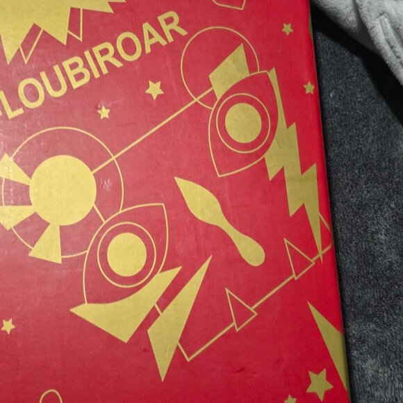 Red bottom sneakers - Picture 2 of 4